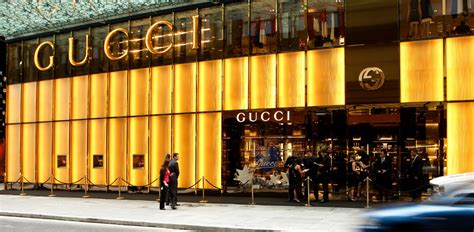 Visitar a Gucci no JK Iguatemi não é apenas uma questão de .